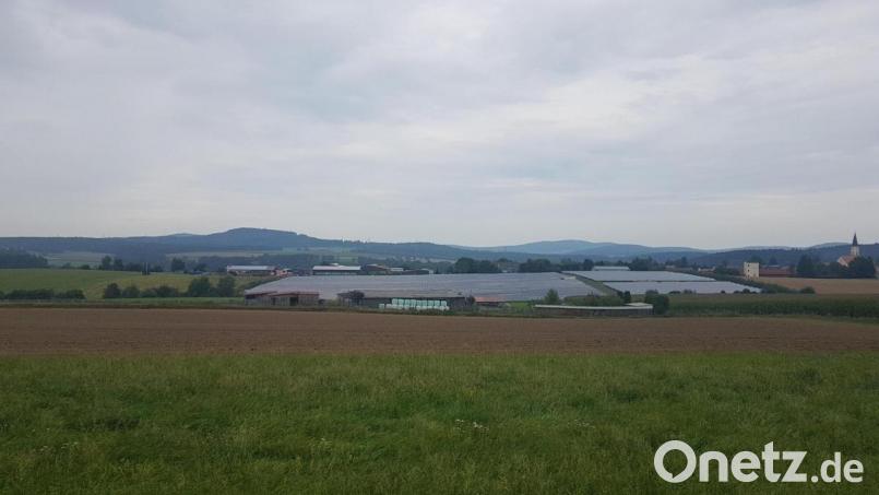 Am südlichen Ortsrand von Moosbach soll neben den beiden bereits vorhandenen eine dritte Photovoltaikanlage entstehen. Bild: gi