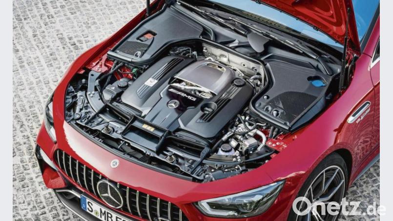 Höchste Dynamik als Ziel: Der Mercedes-AMG GT 63 S E Performance kombiniert einen potenten V8-Biturbomotor mit einem Elektromotor. Die rein elektrische Reichweite des Plug-in-Hybriden fällt aber mit maximal zwölf Kilometern bescheiden aus. Bild:  Mercedes-Benz AG/dpa