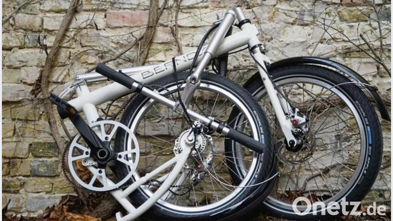 Das Bernds lässt sich nicht ganz so kompakt zusammenfalten wie Räder der Konkurrenz à la Brompton und Riese Müller – allein wegen der größeren Laufräder. Bild: Stefan Weißenborn/dpa