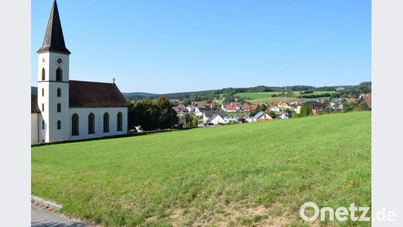 Das geplante Baugebiet nördlich der Pfarrkirche ist für Planer und Bauherrn eine Herausforderung. Bild: bnr