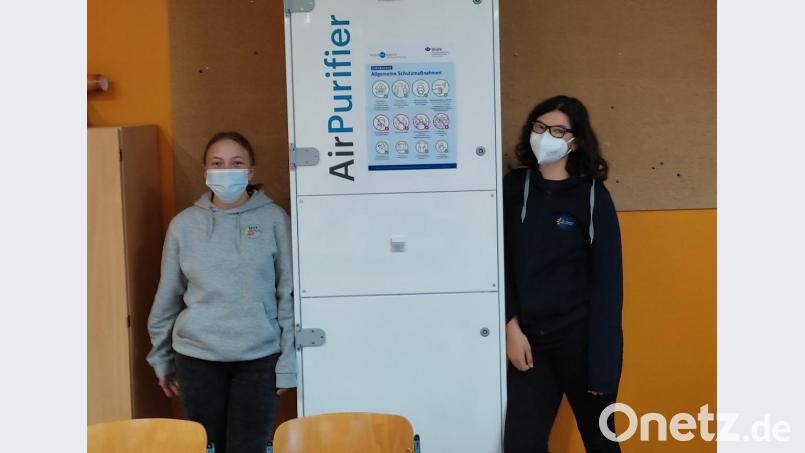 Die Geräte erreichen nahezu Zimmerhöhe und bringen 200 Kilogramm auf die Waage. Bild: Realschule Auerbach/exb