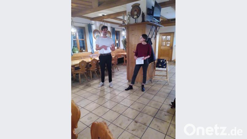 Elina Dilger und Leander Schneider, Mitbegründer der Gruppe &quot;Klimaentscheid Bayreuth&quot;, gaben einen umfassenden Einblick in die Arbeit mit Stadtrat und Bürgern. Bild: edo