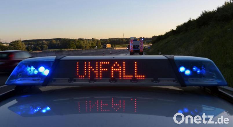 Am frühen Dienstagmorgen ereignete sich auf der Europastraße bei Siebeneichen ein schwerer Unfall. Ein jungen Motorradfahrer erlitt dabei schwere Verletzungen. Bild: Stefan Puchner/dpa