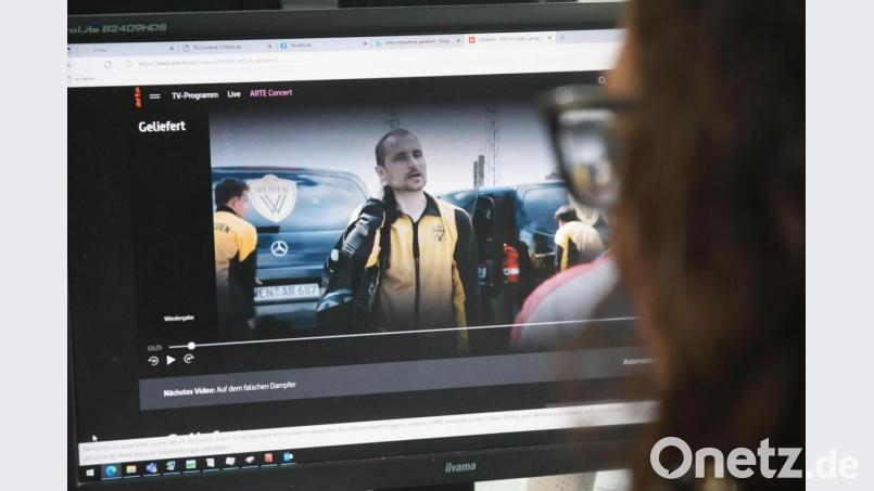 Der Film &quot;Geliefert&quot; kann in den Mediatheken von ARD und Arte angeschaut werden. Die Szene zeigt den Disput von Volker mit dem Trainer der gegnerische Mannschaft, dem TuS Weiden, und die kommt dem Autokennzeichen nach eindeutig aus der Max-Reger-Stadt. Bild: Gabi Schönberger