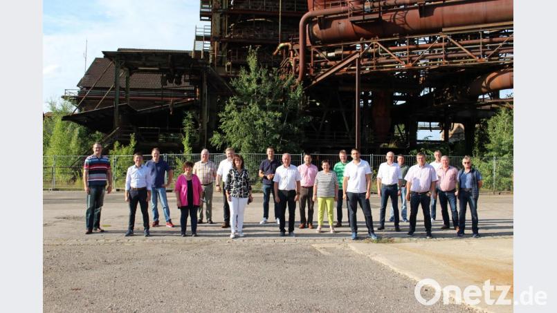 Die CSU-Kreistagsfraktion besichtigte das Maxhüttenareal und informierte sich dort auch über die noch nicht umgesetzte Sanierung des Westgeländes. Bild: paf/exb