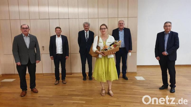Veränderungen im Aufsichtsrat der SGW Stadtbau GmbH: (Von links) Rudolf Winter, OB Jens Meyer, Bernhard Schlicht (neu), Hildegard Ziegler (ausgeschieden), Bürgermeister Lothar Höher und Geschäftsführer Günther Kamm. Bild: Peter Schröpf/exb