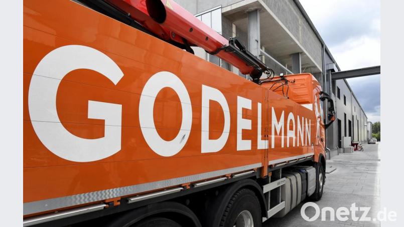 Ein Lastwagen der Firma Godelmann fährt auf das Firmengelände. Symbolbild: Petra Hartl