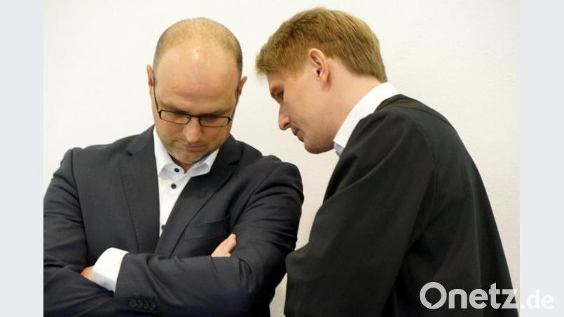 Heinz Lorenz (links) bei der Gerichtsverhandlung im Januar 2019 im Gespräch mit Rechtsanwalt Sebastian Lehr. Archivbild: Bernhard Kreuzer