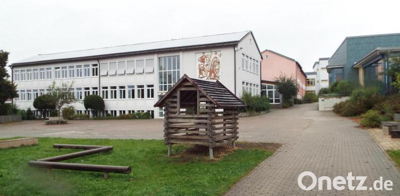Das Grundschulgebäude (weiß) wird in ein paar Jahren anderes Aussehen haben. Bild: e