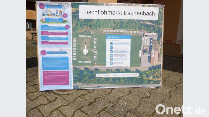 Im Eingangsbereich informiert eine Tafel über Verkaufsstände und Hygienekonzept. Bild: rn