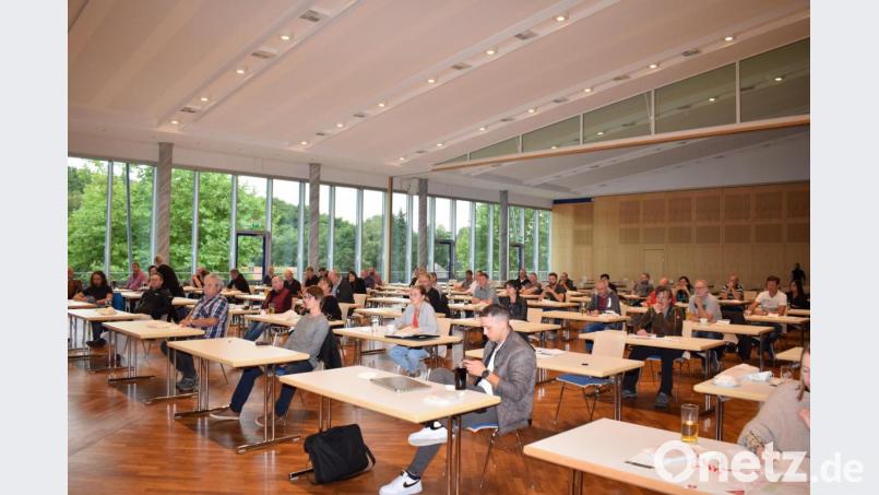 49 Delegierte aus den Betreiben der IG Metall Amberg beteiligten sich an der sechsten Delegiertenversammlung in der Stadthalle Neustadt/WN. Bild: bnr