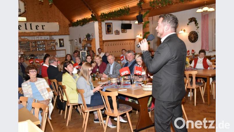 Im Postkellersaal hielt Bundestagsabgeordneter und Kandidat Uli Grötsch eine &quot;fulminante Rede&quot; zum Wahlkampfabschluss. Bild: hcz