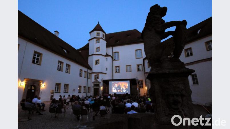 Der Schlosshof zeigt seine Eignung für ein Open-Air-Kino. Bild: Stephan Huber
