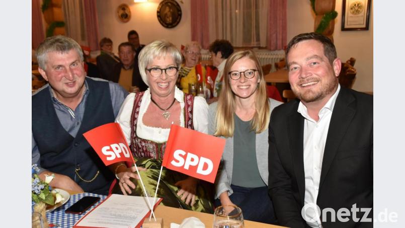 Uli Grötsch mit Nicole Bäumler, Sabine Zeidler und Herbert Schmid. Bild: hcz