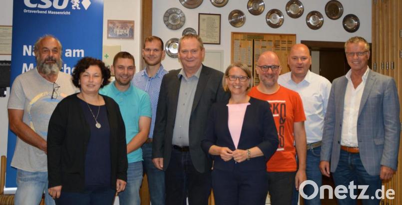 Jeweils einstimmig gewählt wurden die Mitglieder des Massenrichter CSU-Vorstandes (von links): Herbert Rauch, Gisela Luber, Schriftführer Florian Wisneth, stellv. Vorsitzender Hubert Fick, Vorsitzender Josef Luber, CSU-Bundestags-Direktkandidatin Susanne Hierl, stellv. Vorsitzender Dieter Kohl, Schatzmeister Michael Fellner und Bürgermeister Hermann Falk. Bild: u