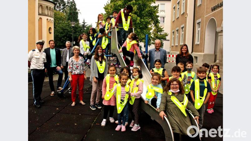 So leuchtend gelb sind die Schüler perfekt ausgerüstet im Straßenverkehr. Bild: R. Kreuzer
