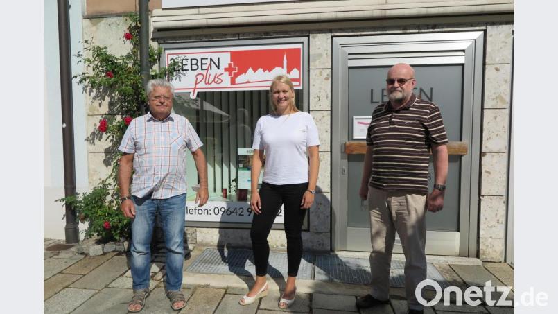 Roland Lochner, Stefanie Baier und Josef Zaglmann (von rechts) wollen wieder die monatliche Busfahrt ins Sibyllenbad organisieren. Bild: jzk