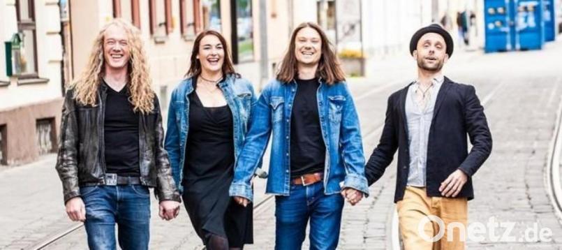 Zum ersten Mal auf der Capitol-Bühne: Susi Raith (2.v.li.) und ihre neue Formation &quot;Susi &amp; Die Spießer&quot;. Bild: Susi Raith