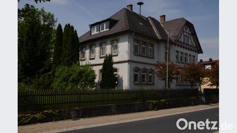 Auf Wohlwollen des Gemeinderates stießen die Pläne für den Umbau des alten Schulhauses in Kirchenlaibach in eine Kindertagesstätte. Bild: ak