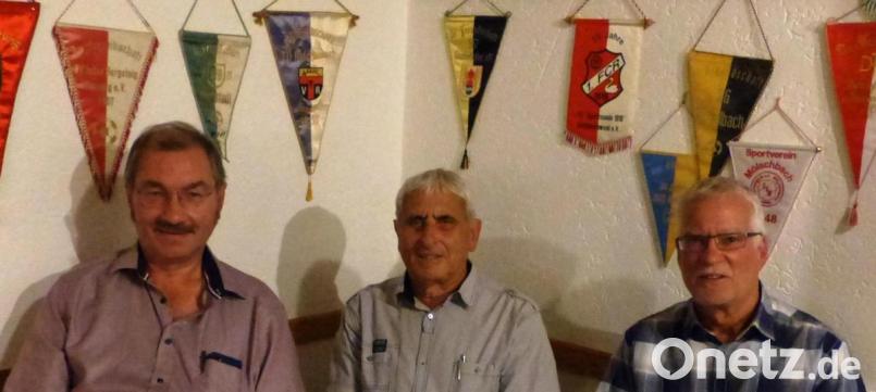 Die neu gewählte Tennis-Spartenleitung (von links): Josef Piehler, Hans König und Karl-Heinz Schmidt. Bild: jp