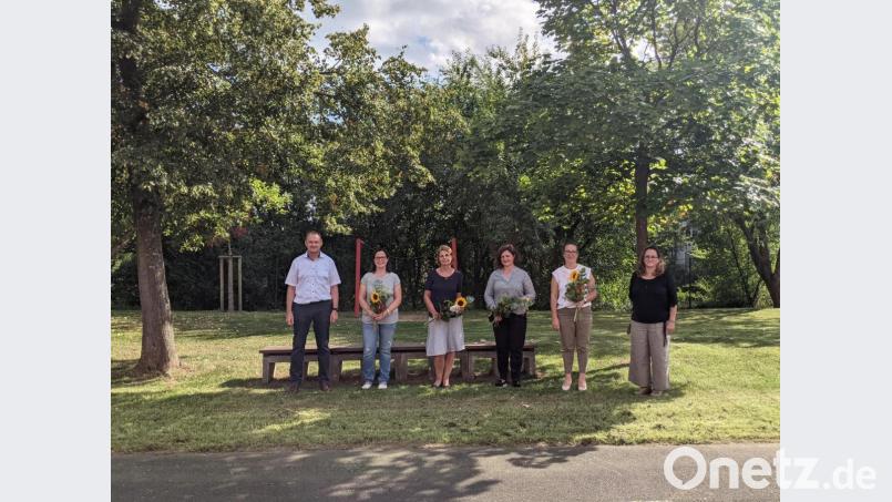 Die Offene Ganztagsschule Ebermannsdorf läuft gut, sagen (von links) Bürgermeister Bürgermeister Erich Meidinger, Sonja Singerer, Ute Steinhart, Lilli Nistschuk, Mareike Kaiser und Ulrike Erlbacher. Bild: bö