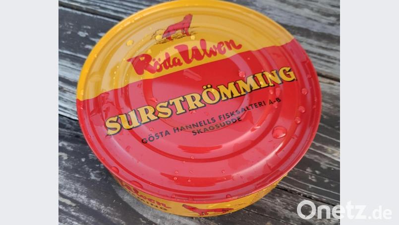 Schaut nicht ungewöhnlich aus, doch der Inhalt hat es in sich: Fermentierter, sprich verfaulter Ostsee-Hering - der in Schweden als Delikatesse gilt. Bild: Tobias Gräf