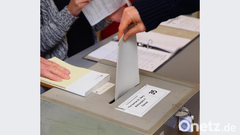 Der Klassiker: Am Sonntag ins Wahllokal gehen, Stimmzettel ausfüllen und einwerfen. So wenige Weidener wie noch nie geben heuer auf diese Weise ihre Stimme ab. Symbolbild: Wolfgang Steinbacher