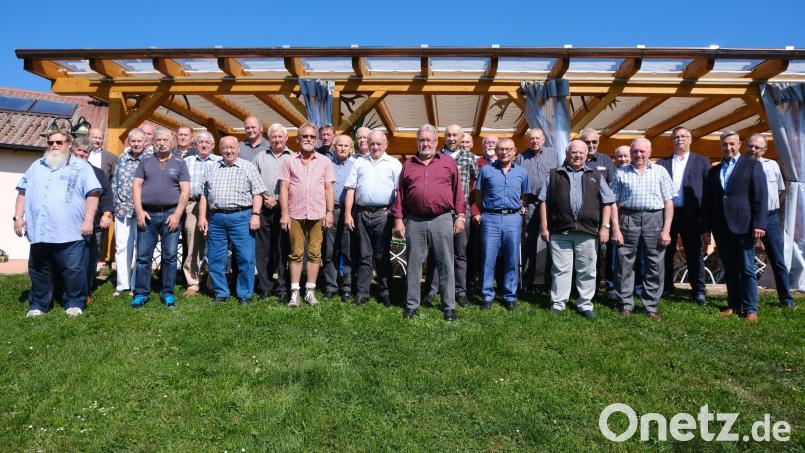 86 Namen standen ursprünglich auf die Ehrungsliste der IG BAU für das Jahr 2020. Nur ein Teil davon konnte an der Jubilarfeier in Heinzhof (Gemeinde Ursensollen) teilnehmen. Bild: usc