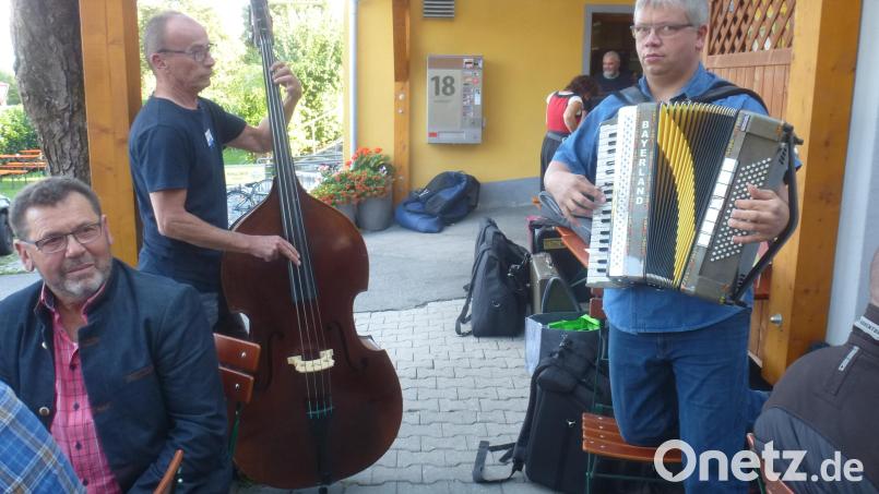 Die Musikanten unterhielten die zahlreichen Besucher im Gasthaus Wilholm. Bild: mad