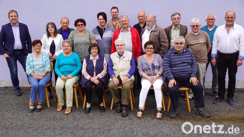 Die Geehrten mit Vorsitzendem Siegfried Kotlar (rechts) und seinem Stellvertreter Jürgen Kreuzer (links). Bild: bkr