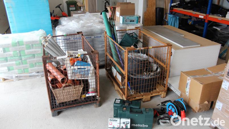 Die ersten Materialspenden sind schon bei Holger Pühl angekommen und werden voraussichtlich nächstes Wochenende ins Katastrophengebiet gebracht. Bild: stg