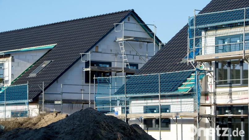 In der Erbendorfer Stadtratssitzung standen Bauanträge auf der Tagesordnung. Symbolbild: Andrea Warnecke/dpa