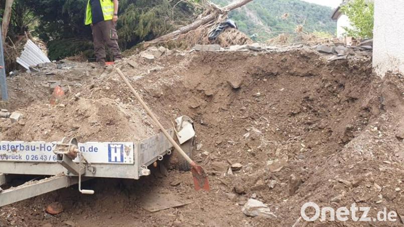 Til Schöninger, Mitglied des Lions-Clubs Weiden, hat beim Aufräumen an der Ahr geholfen. Die Lions werden den Reinerlös des „1. Weidener Löwen-Laufs“ Opfern der Katastrophe unmittelbar zukommen lassen. Bild: Til Schöninger Bild: Til Schöninger