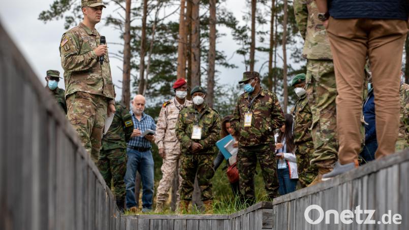Afrikanische Generäle zu Besuch am Truppenübungsplatz in Grafenwöhr. Bild: Pfc. Jacob Bradford/exb