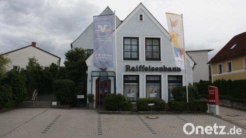 Zu einer Beratungsstelle soll die VR-Filiale in Schlammersdorf umgebaut werden. Manche Kunden fürchten, dass der Service verloren geht. Bild: edo