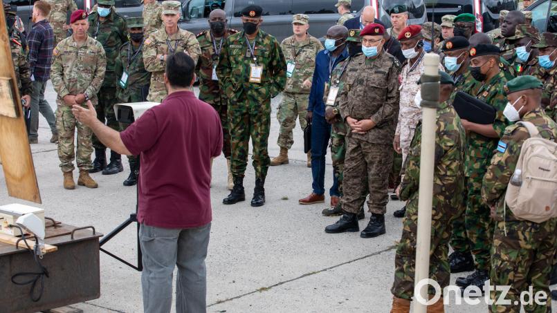 Afrikanische Generäle zu Besuch am Truppenübungsplatz in Grafenwöhr. Bild: Pfc. Jacob Bradford/exb