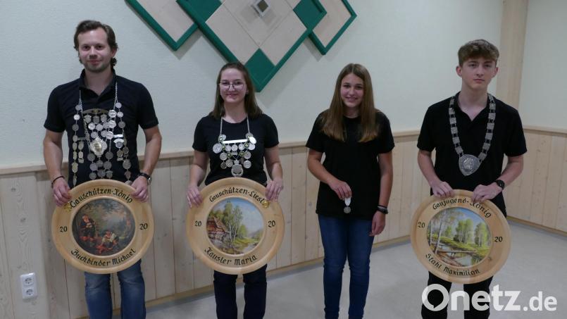 Die Kastler Schützen stellen den Gauschützenkönig mit Michael Buchbinder, die Gauschützenliesl mit Maria Kausler, die Dritte Gaujugendkönigin mit Eva Merkl und den Gaujugendkönig mit Maximilian Stahl (von links). Bild: rwo