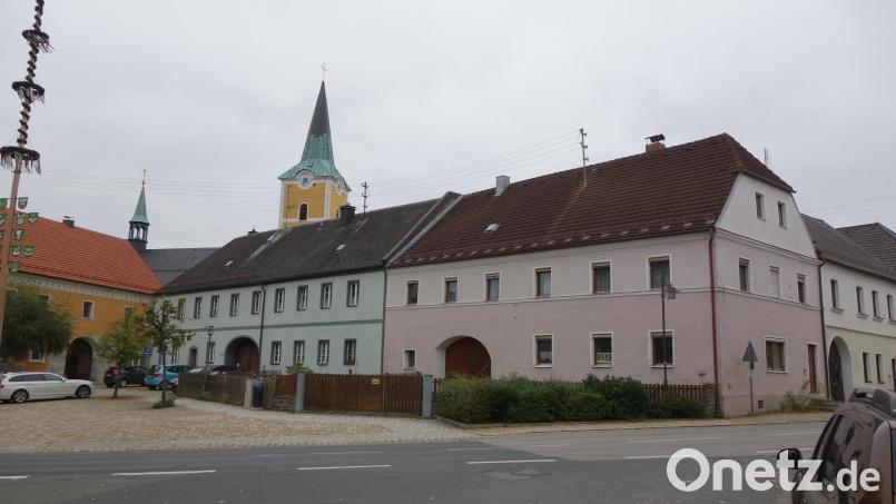 Für alle Gebäude im unmitelbaren Umgriff des Marktplatzes plant der Marktrat Richtlinien im Falle baulicher Veränderungen der Außenfassaden bis hin zu einem möglichen Abriss. Bild: fjo