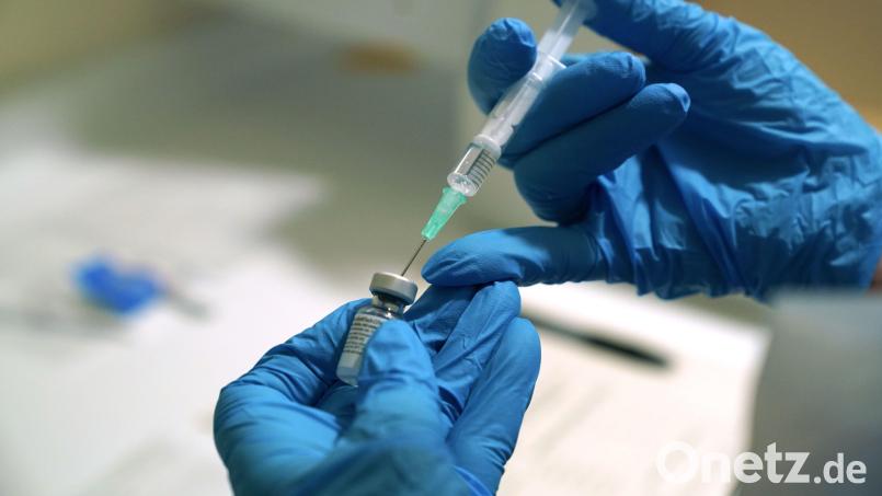 In allen bayerischen Impfzentren ist am Sonntag das Computersystem ausgefallen. Symbolbild: Owen Humphreys/dpa