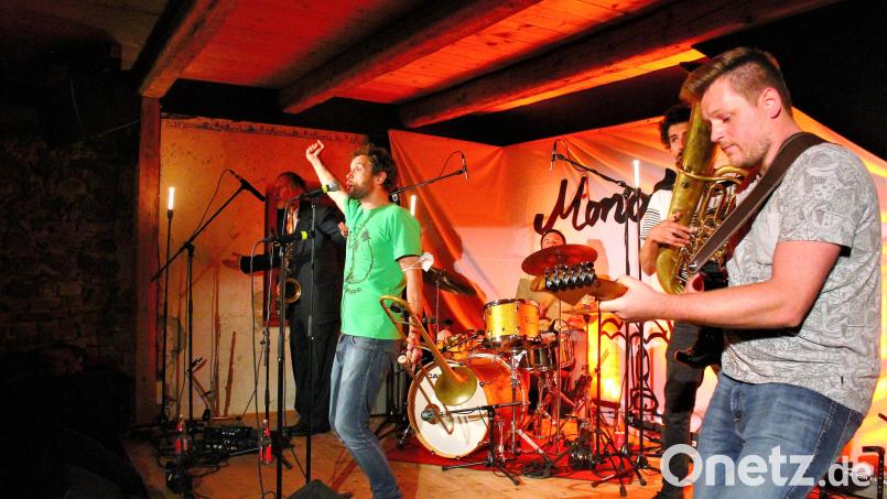 Die Band &quot;Monobo Son&quot; begeisterte am Samstagabend am Schafferhof in Neuhaus. Bild: stg