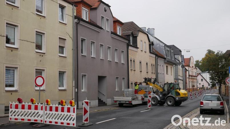 Für manche in Richtung Grenze fahrende Verkehrsteilnehmer etwas verwirrend ist das an der Baustellenabsperrung aufgestellte Schild 250 &quot;Verbot für Fahrzeuge aller Art&quot;, obwohl hier das Befahren der rechten Spur im Einbahnverkehr erlaubt ist. Bild: hmr