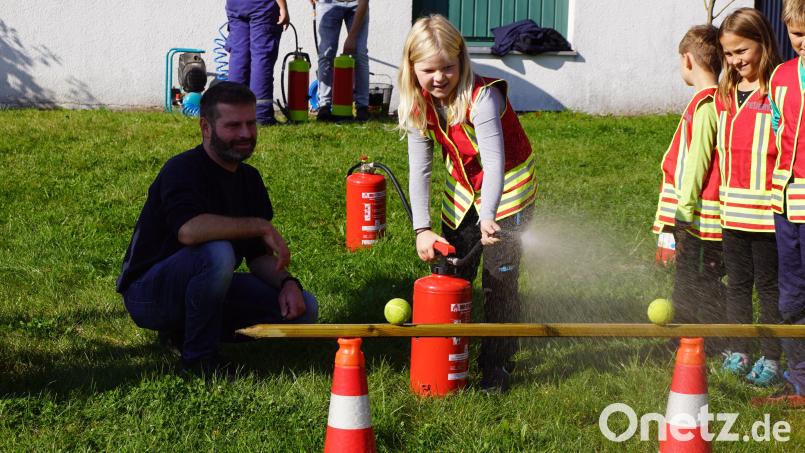 Wie funktioniert ein Feuerlöscher? Diese Frage wurde auf einer der fünf Stationen gelöst. Bild: bkr