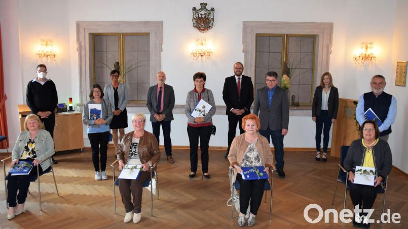 In der Schlosskapelle des Landratsamtes erfolgte die Ehrung und Verabschiedung der Mitarbeiter. Bild: exb/Marcel Weidner