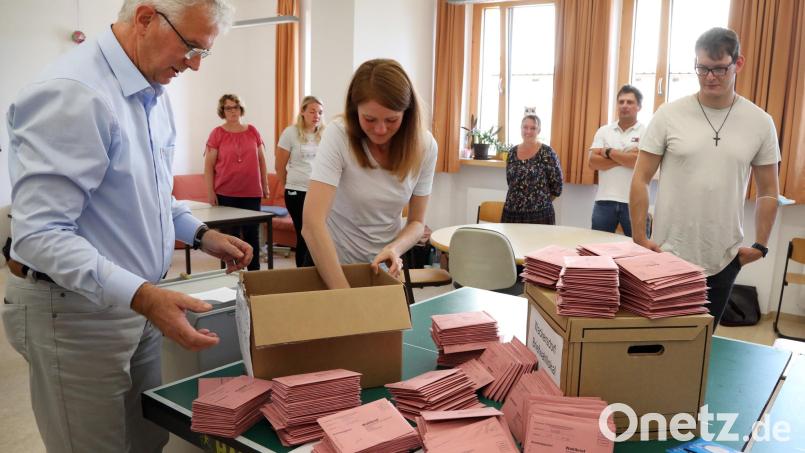 Von der Möglichkeit der Bundestagswahl wurde verstärkt Gebrauch gemacht, so dass sich die Wahlbriefe stapelten in den Wahlämtern. Bild: Gerhard Götz