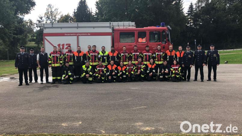 Drei Gruppen der Freiwillgein Feuerwehr Pleystein legten am Freitag die Leistungsprüfungen &quot;Technische Hilfeleistung&quot; mit Bravour ab. Bild: bey