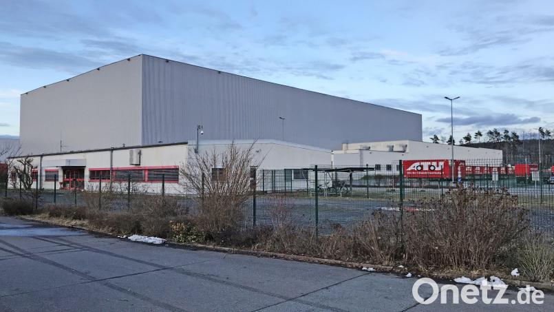Das ATU-Zentrallager im Industriegebiet &quot;Am Forst&quot; wird wahrscheinlich ab Sommer leer stehen. Die Folgenutzung ist noch offen, heißt es aus dem Unternehmen. Bild: Gabi Schönberger