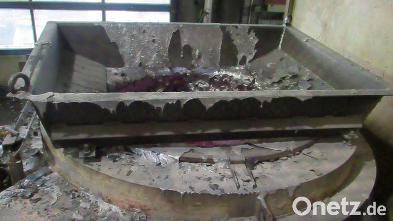 In dieser Schmelzwanne war das flüssige Aluminium explodiert. Durch die Spritzer wurde ein 46-jähriger Arbeiter verletzt. Bild: Polizeiinspektion Neustadt/WN