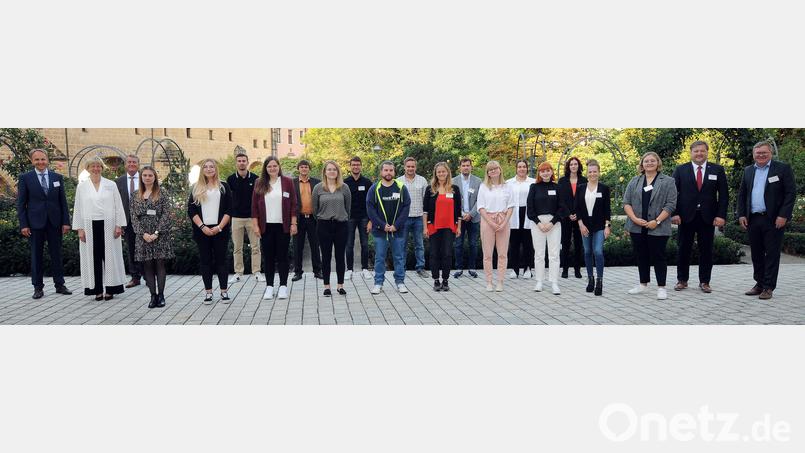 Die Lehramtsanwärter für Mittelschule, Fachlehranwärter sowie Förderlehreranwärter für Amberg und Landkreis Amberg-Sulzbach. Bild: Stephan Huber