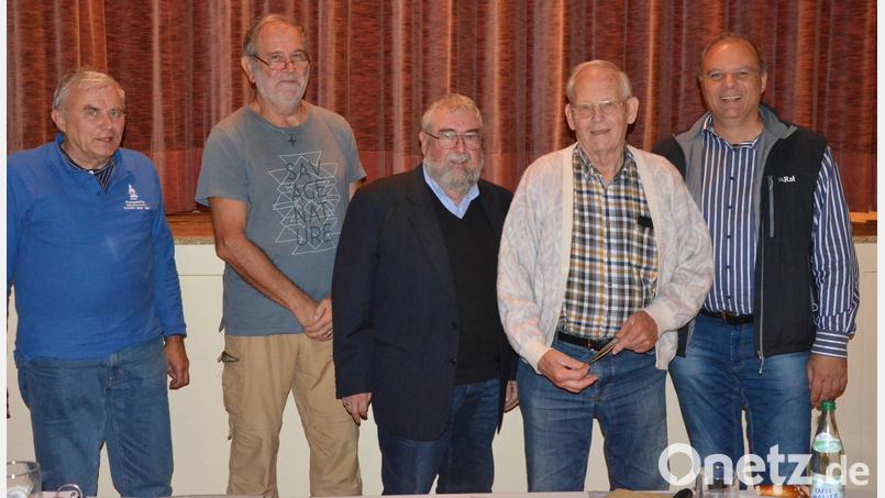 Der Evangelische Männerverein ehrt langjährige Mitglieder. Bild: Kunz