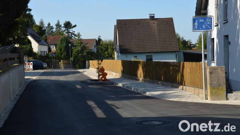 Die Wiesenstraße wurde nach der Umgestaltung zum verkehrsberuhigten Bereich ausgebaut, um die Sicherheit der Kindergartenkinder zu erhöhen. Bild: doj
